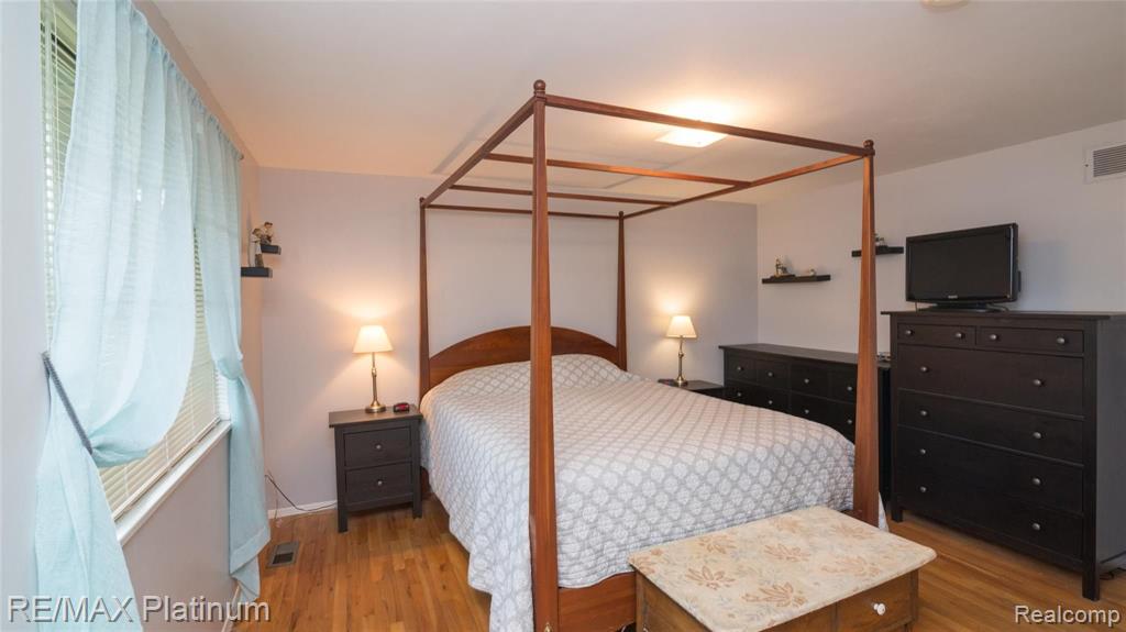 18571 Gill Road Livonia, MI 48152 - Photo 30 of 48
