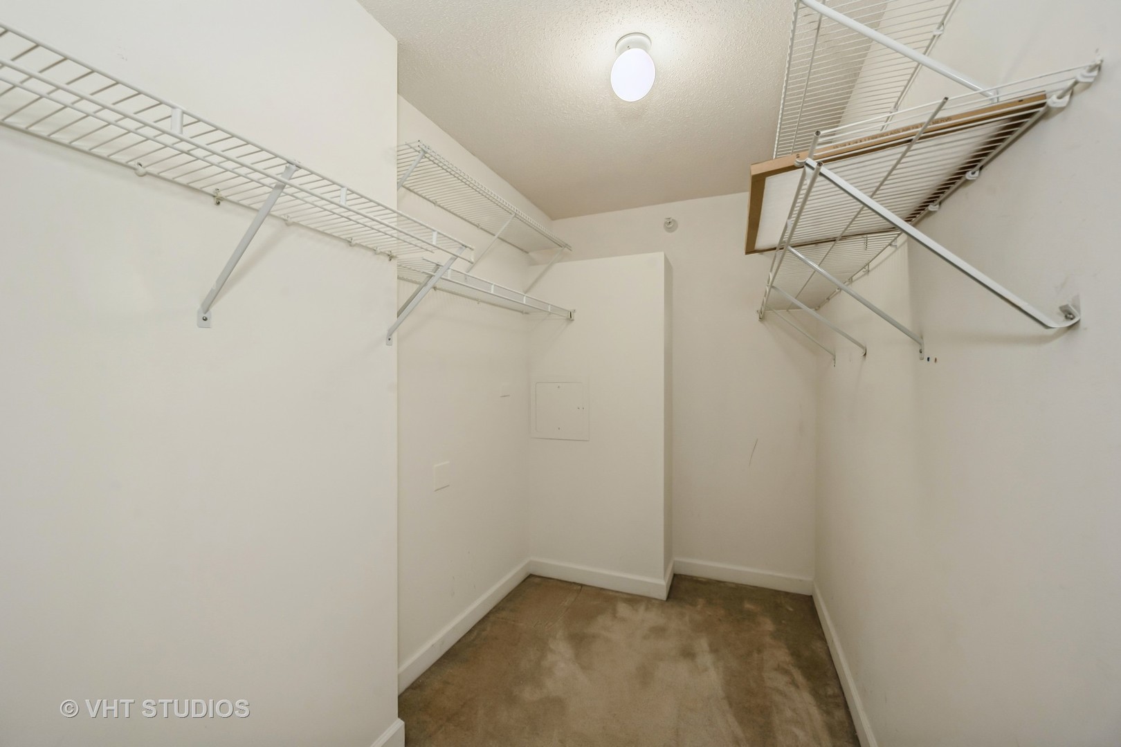 2 East Erie Street, Unit 1606 Chicago, IL 60611 - Photo 9 of 13 a view of small space