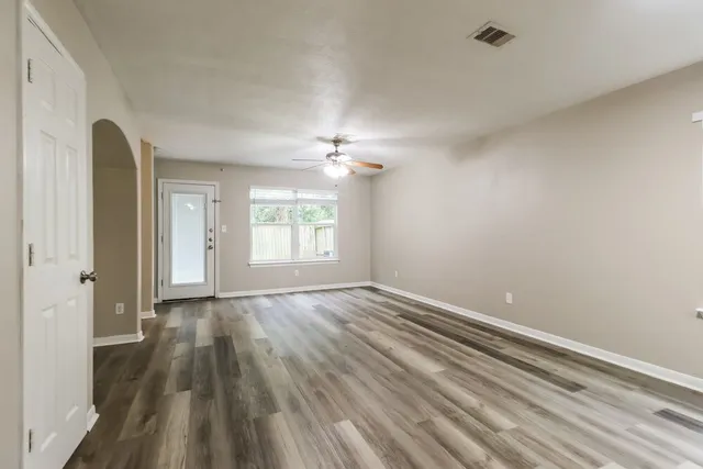 $1,835 | 5049 Rifle Road, Conroe, TX 77303