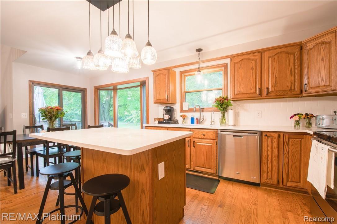 20155 Tipsico Lake Road Holly, MI 48442 - Photo 5 of 34 Kitchen