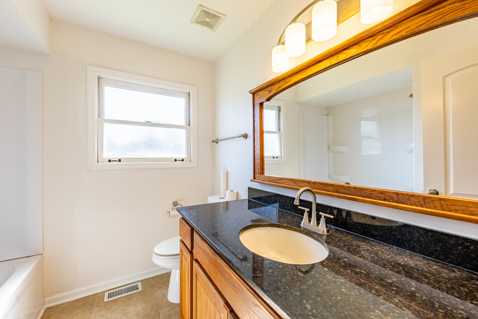16446 Spaulding Avenue Markham, IL 60428 - Photo 13 of 35 Gallery Image 13