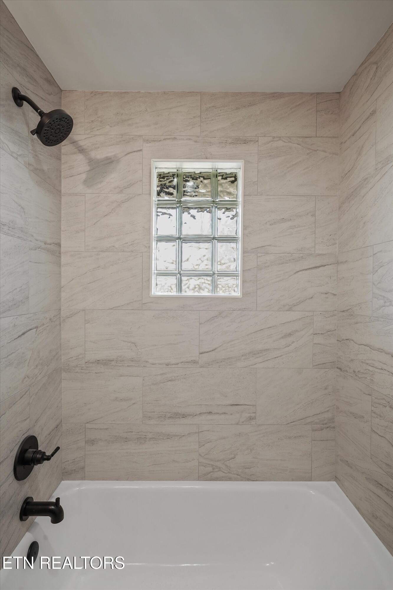 3138 Carpenters Grade Road Maryville, TN 37803 - Photo 33 of 45 a bathroom with a bathtub