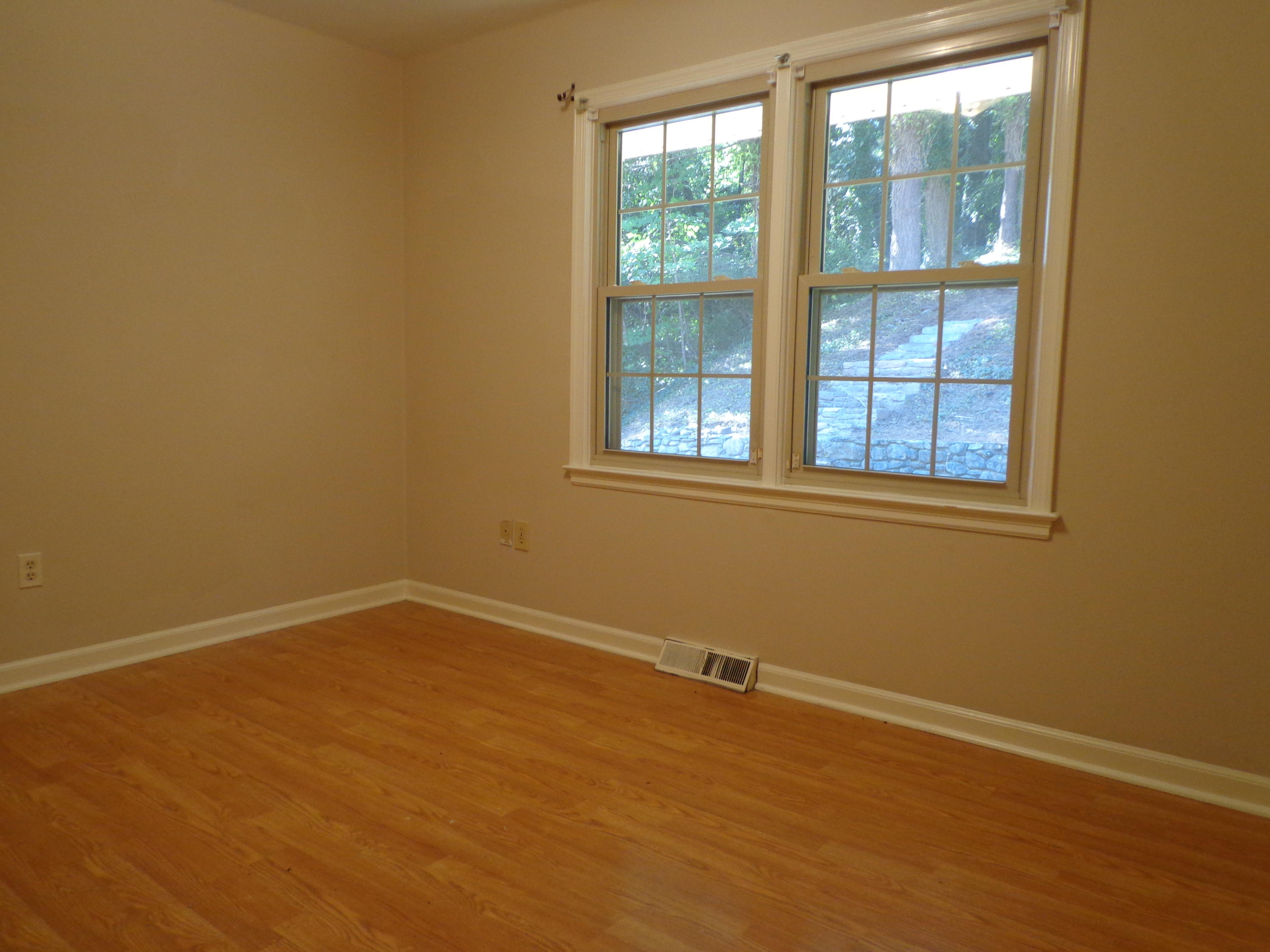 308 Highfield Road Salem, VA 24153 - Photo 12 of 31 DSC07417