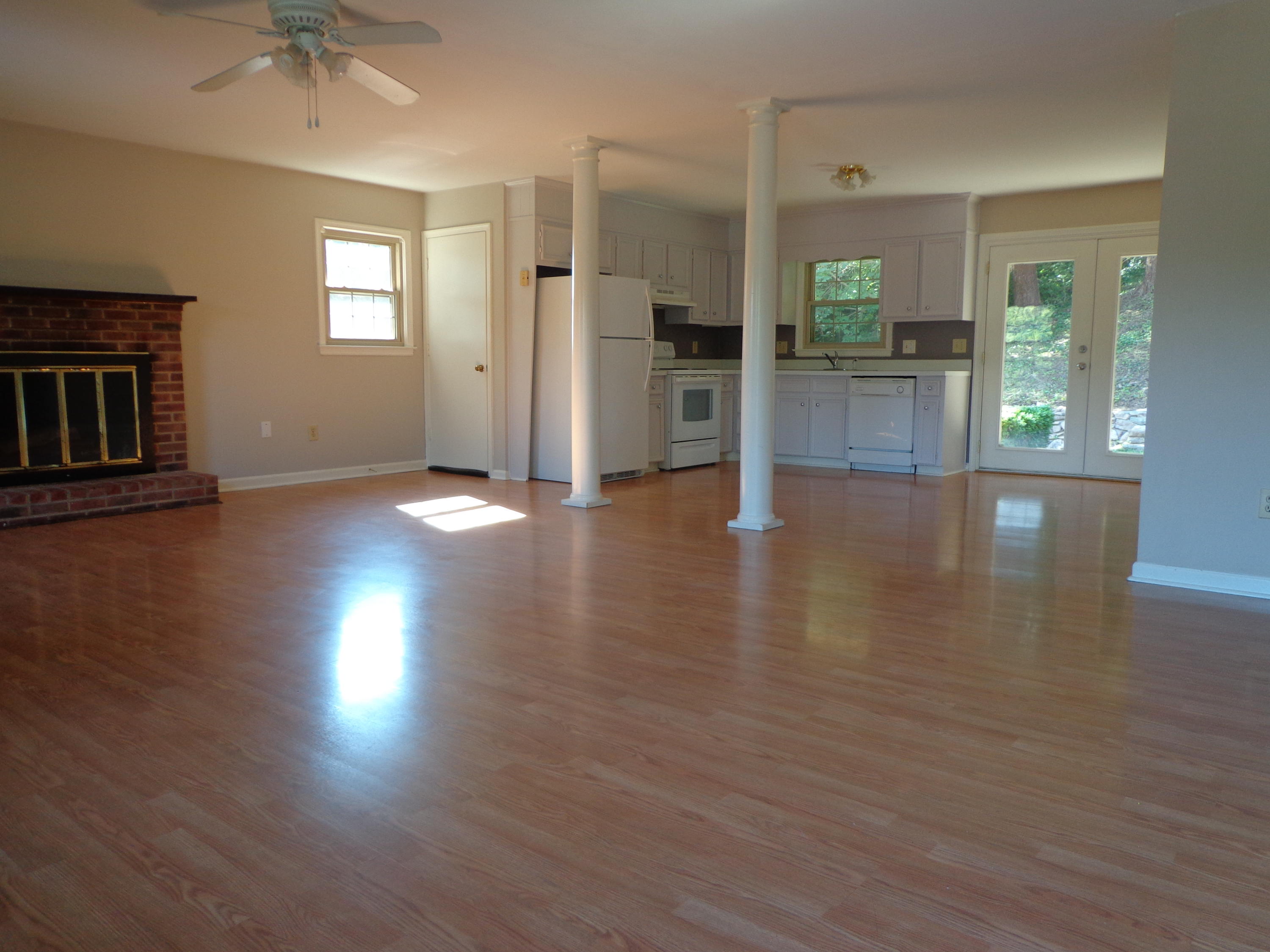 308 Highfield Road Salem, VA 24153 - Photo 3 of 31 DSC07407