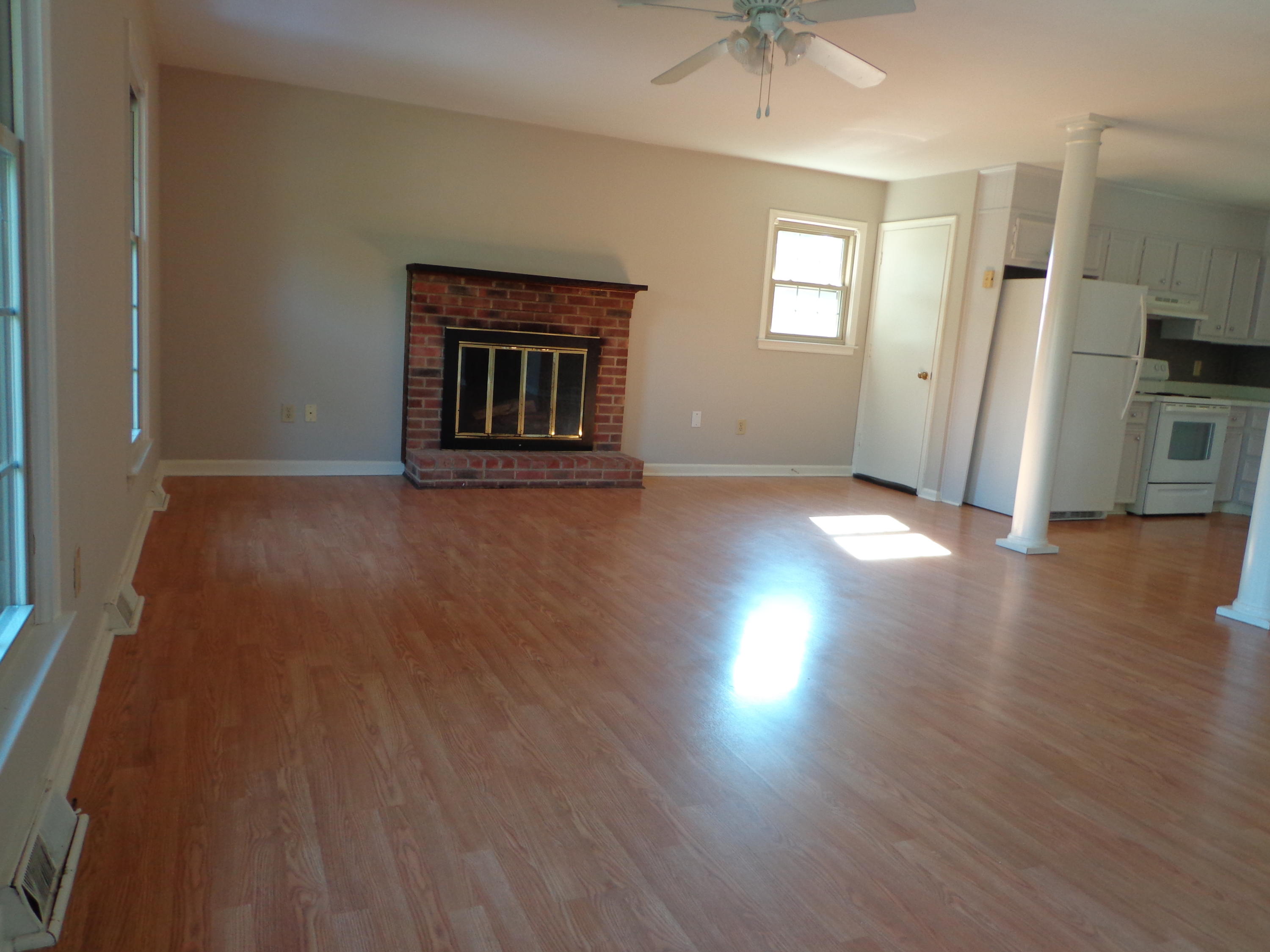 308 Highfield Road Salem, VA 24153 - Photo 4 of 31 DSC07408