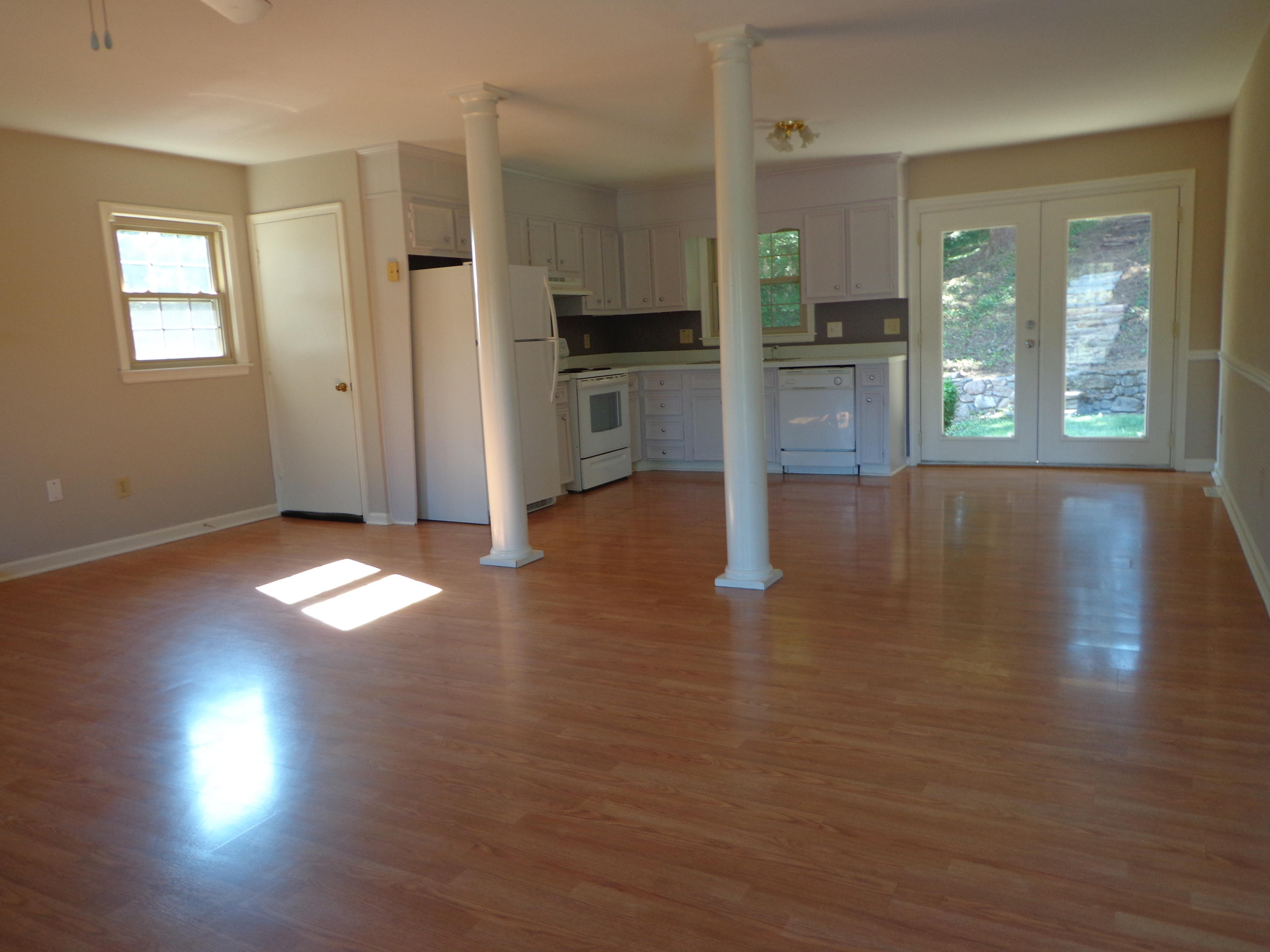308 Highfield Road Salem, VA 24153 - Photo 5 of 31 DSC07409