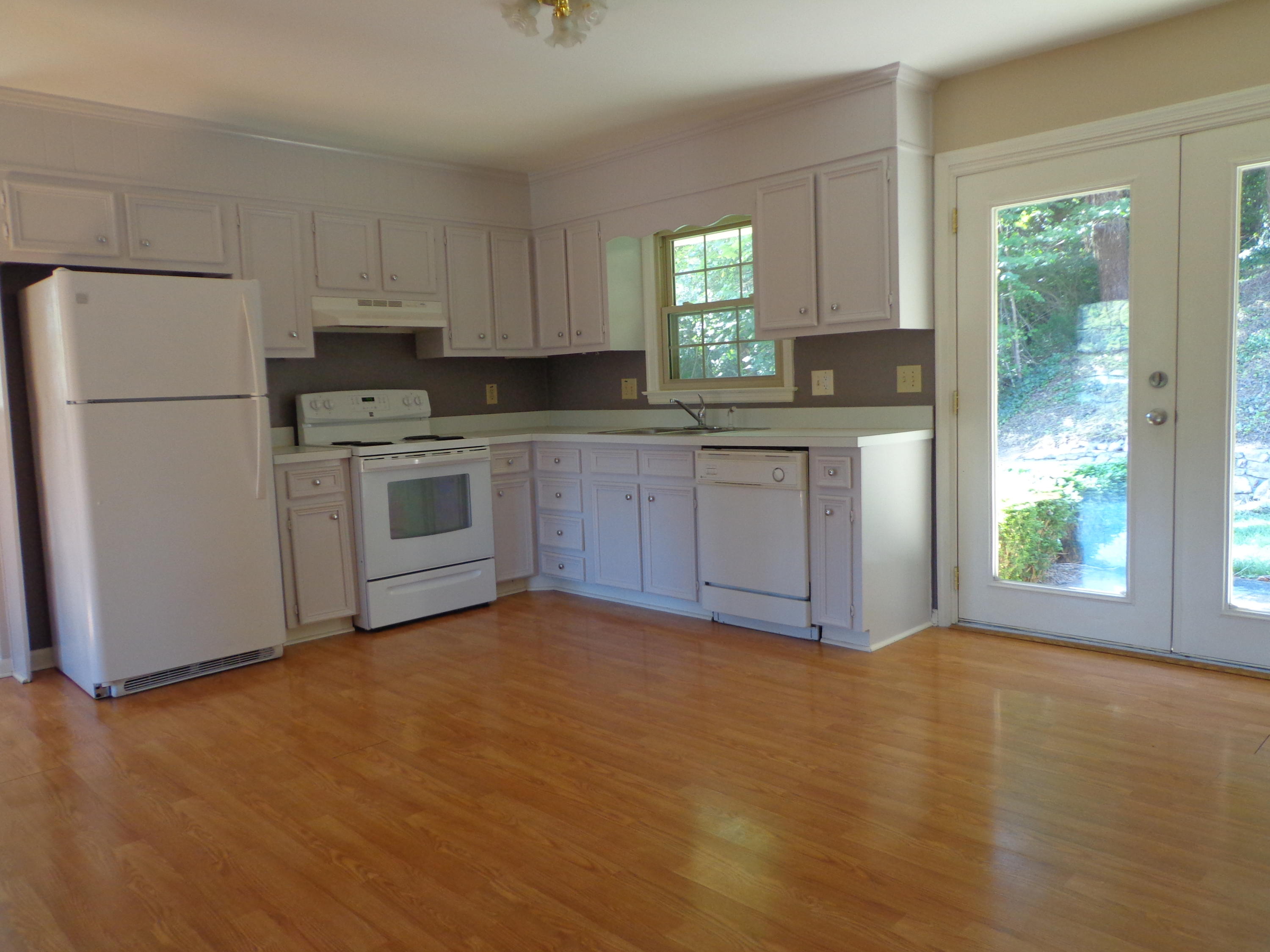 308 Highfield Road Salem, VA 24153 - Photo 6 of 31 DSC07410