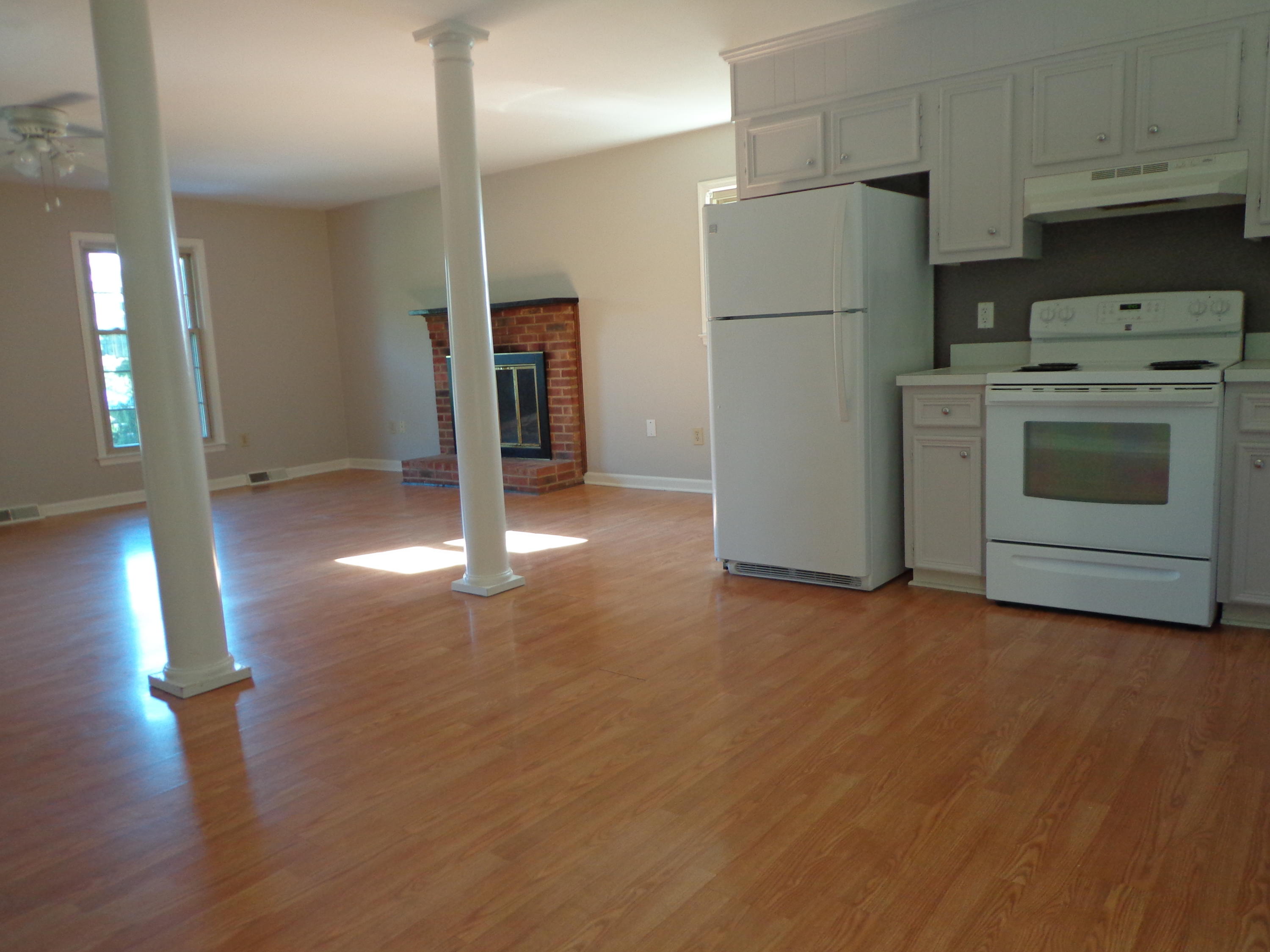 308 Highfield Road Salem, VA 24153 - Photo 8 of 31 DSC07412