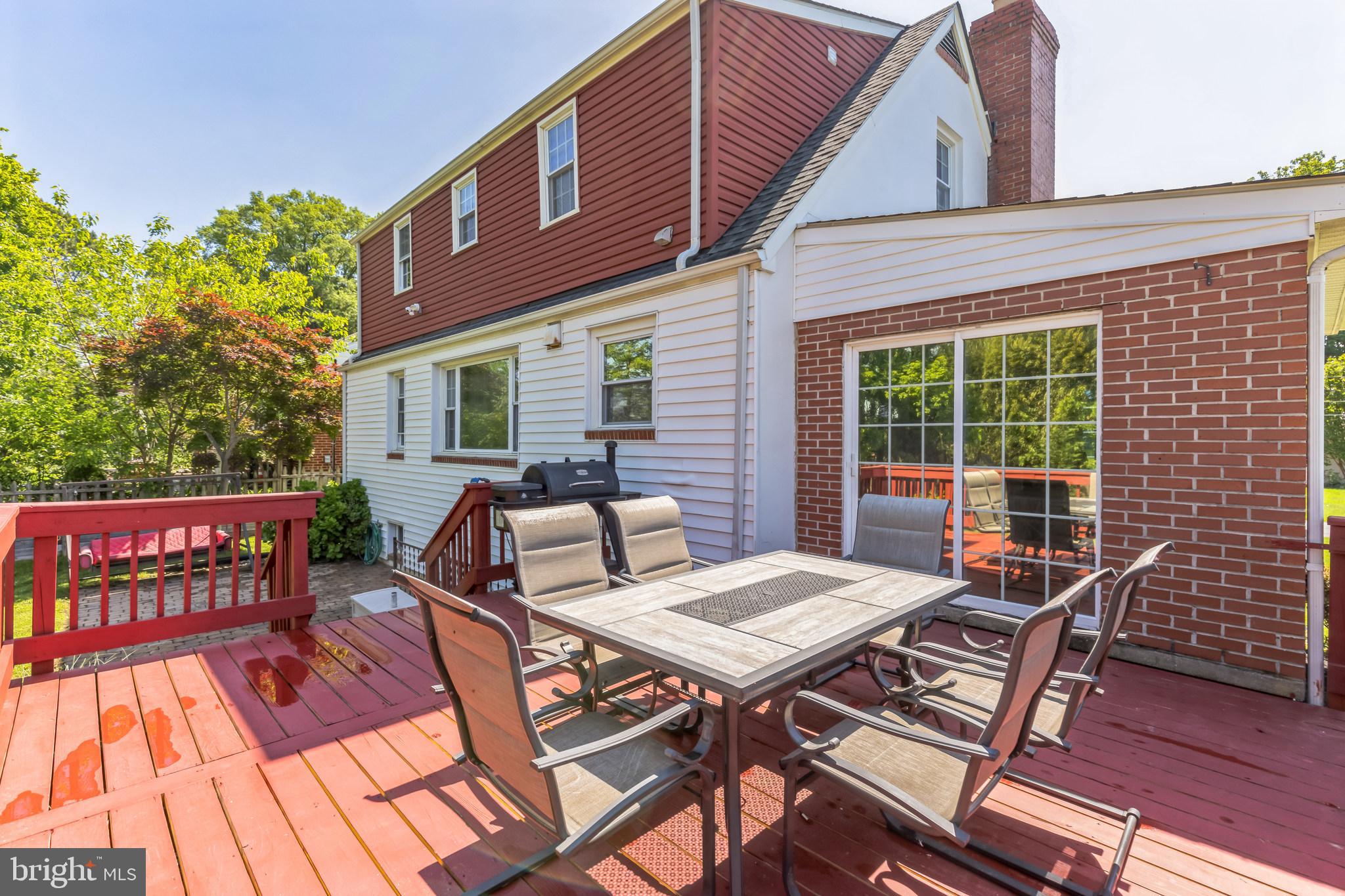 9408 Dana Vista Road Baltimore, MD 21236 - Photo 7 of 38 a view of a patio with table and chairs with wooden floor and fence