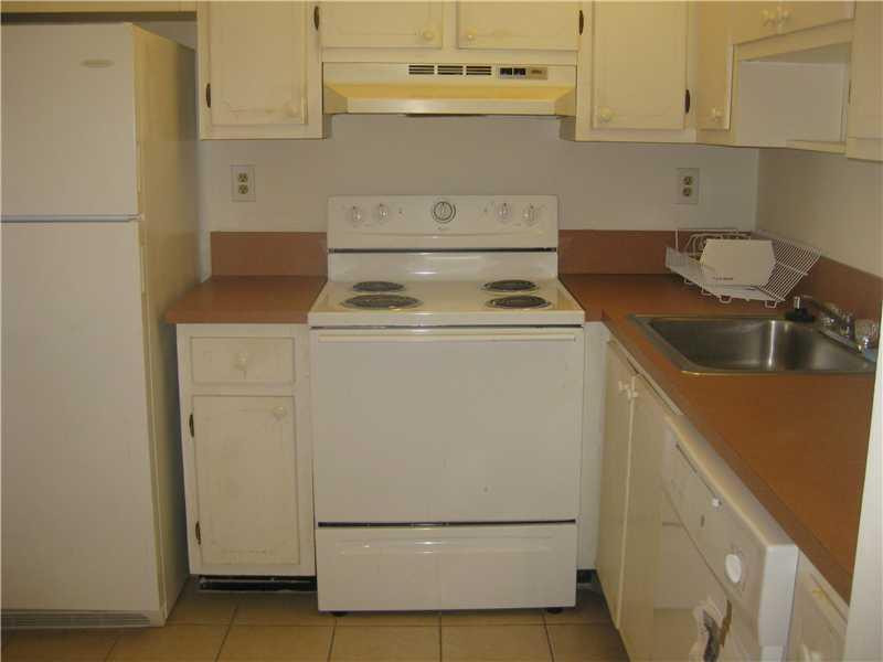 9233 Southwest 8th Street, Unit 417 Boca Raton, FL 33428 - Photo 7 of 10 Kitchen