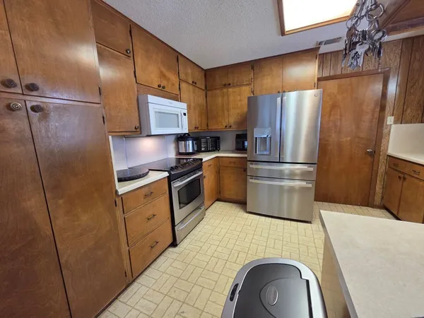 $1,850 | 106 Broadmoor Drive, Fredericksburg, TX 78624