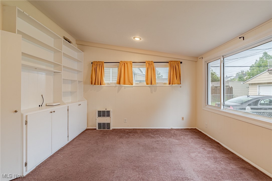 4092 Charlton Road Cleveland, OH 44121 - Photo 14 of 33 Gallery Image 14