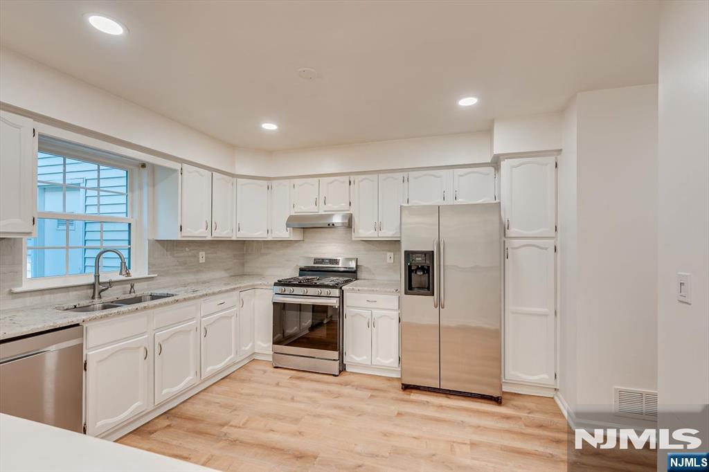 3302 Stonehedge Road, Unit 3302 Edison, NJ 08820 - Photo 17 of 38 Gallery Image 17