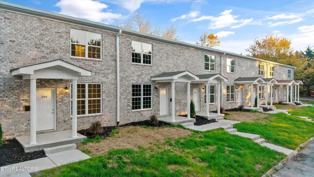 $2,000 | 481 Broome Road Northwest, Unit 204, Knoxville, TN 37909