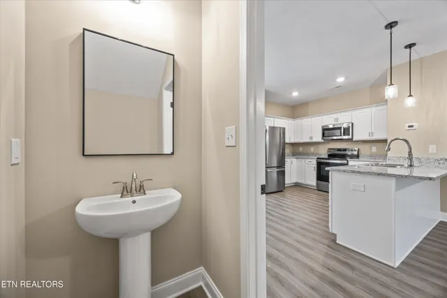 $2,000 | 481 Broome Road Northwest, Unit 204, Knoxville, TN 37909