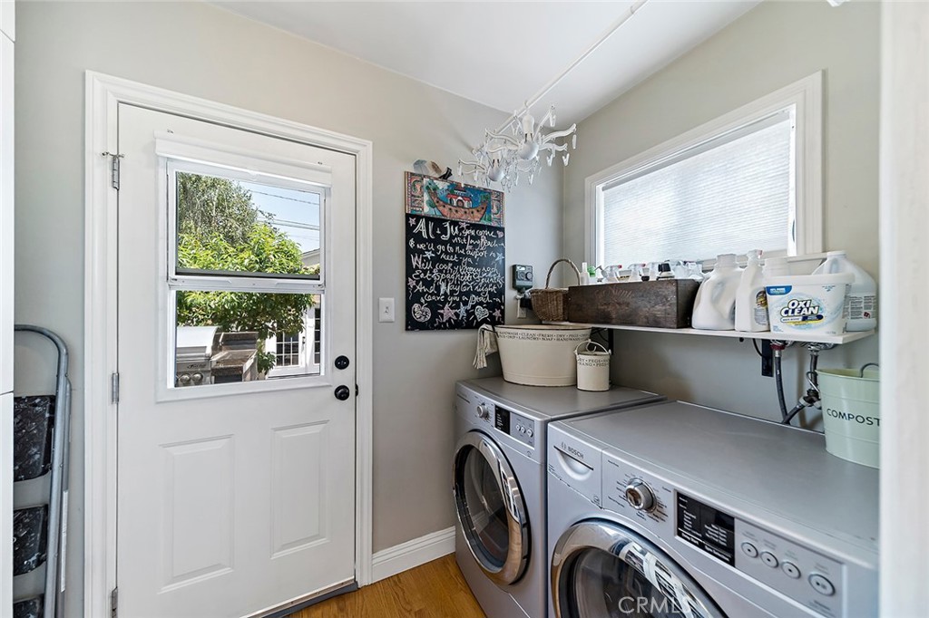 3432 Roxanne Avenue Long Beach, CA 90808 - Photo 12 of 41 a living room with furniture and a window