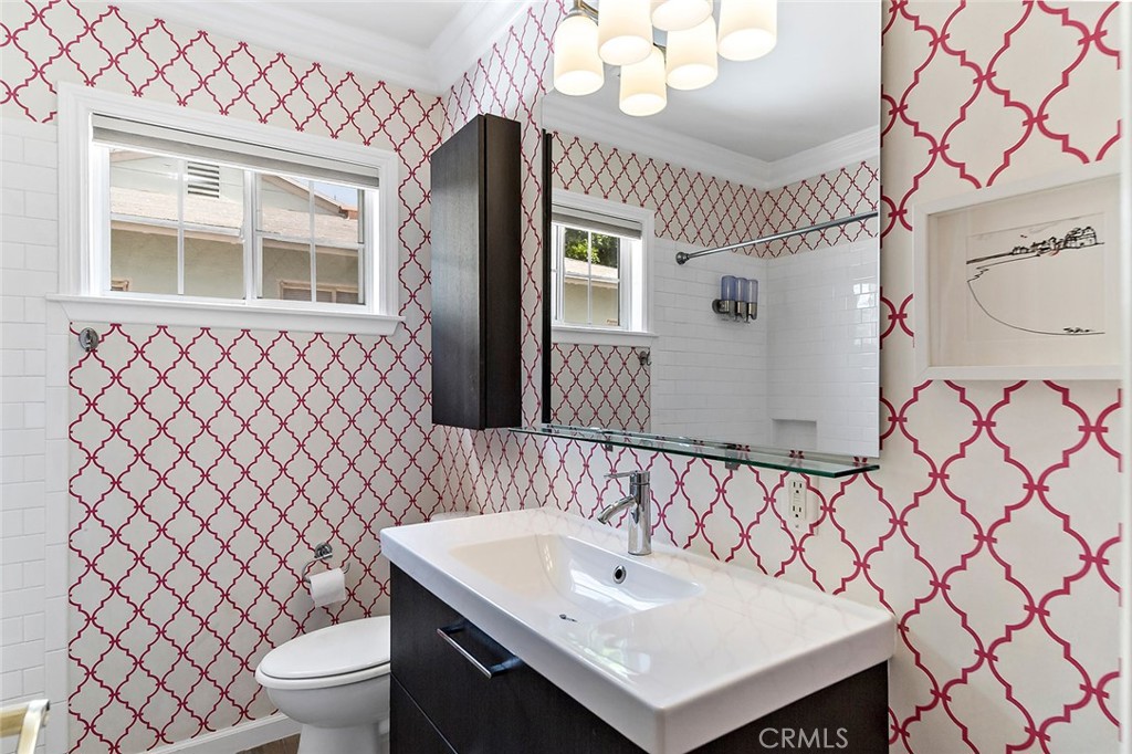 3432 Roxanne Avenue Long Beach, CA 90808 - Photo 17 of 41 Front Bathroom