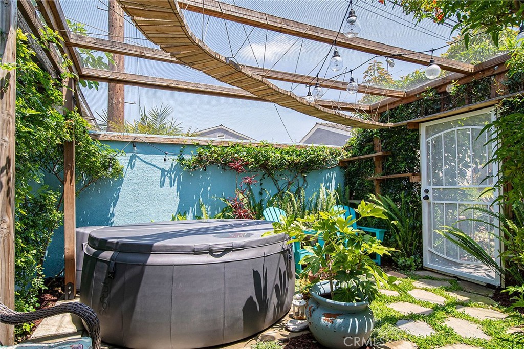 3432 Roxanne Avenue Long Beach, CA 90808 - Photo 33 of 41 a view of a backyard with sitting area