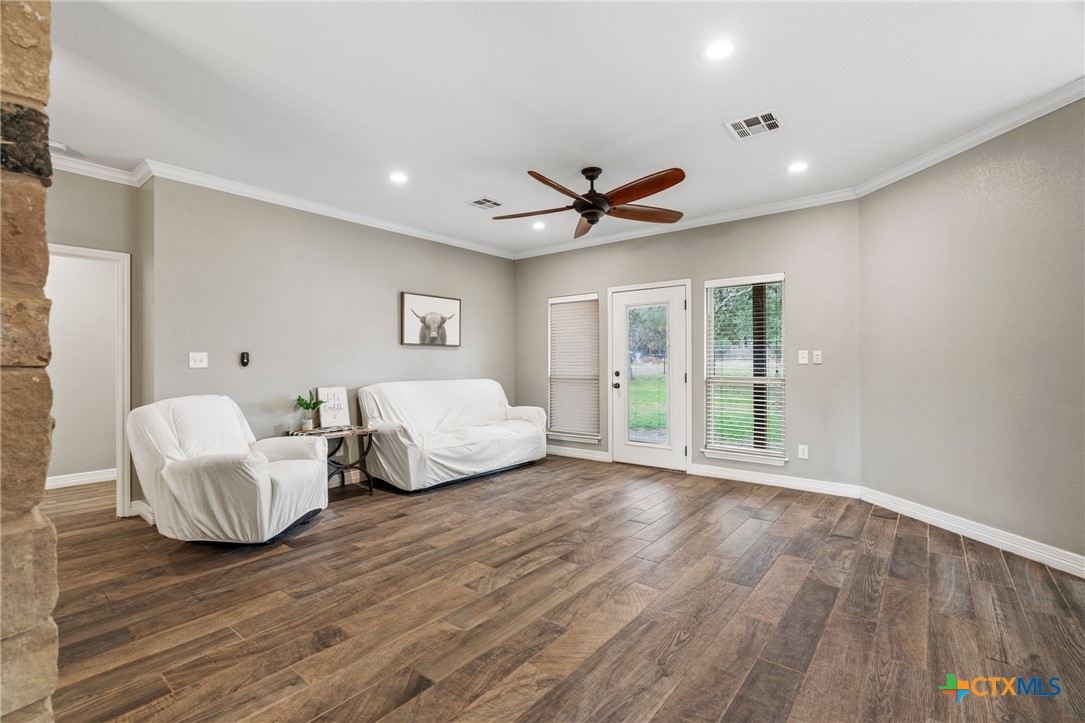 5562 Denmans Loop Belton, TX 76513 - Photo 10 of 44