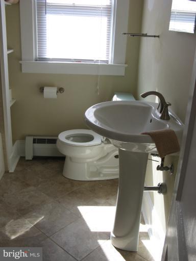 2811 Pinewood Avenue Baltimore, MD 21214 - Photo 15 of 23 Bath (Master)