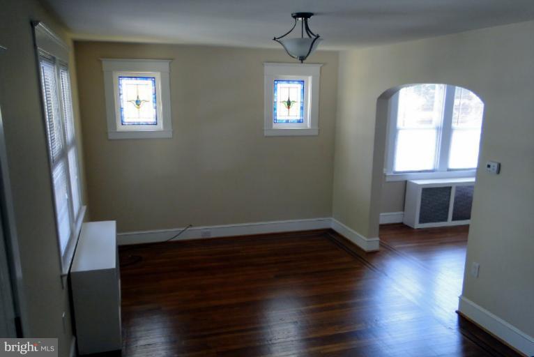 2811 Pinewood Avenue Baltimore, MD 21214 - Photo 18 of 23 Living Room