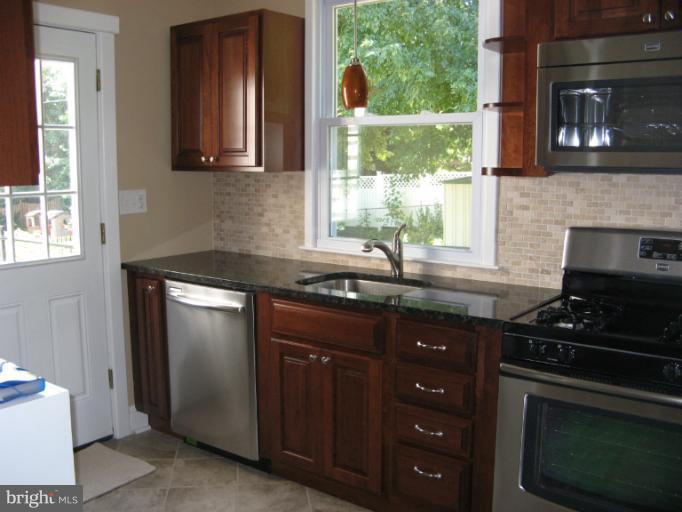 2811 Pinewood Avenue Baltimore, MD 21214 - Photo 22 of 23 Kitchen