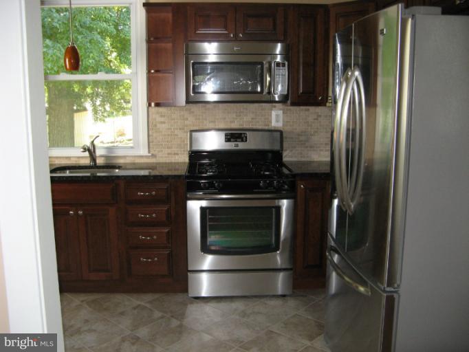 2811 Pinewood Avenue Baltimore, MD 21214 - Photo 10 of 23 Kitchen