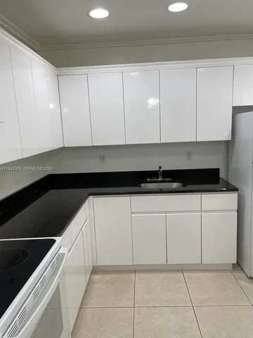 $1,750 | 724 Northeast 4th Street, Unit 12, Hallandale Beach, FL 33009