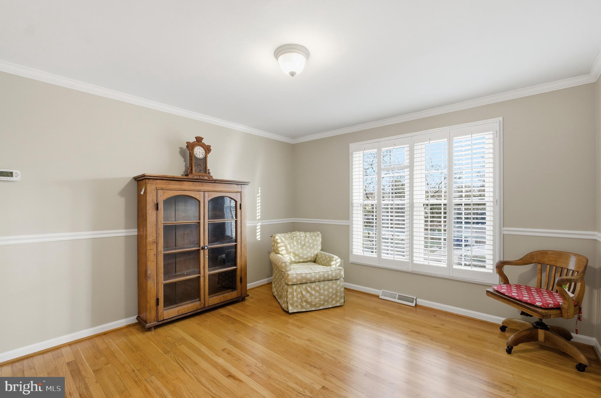 824 Staffordshire Road Cockeysville, MD 21030 - Photo 3 of 59 Living room just off the foyer
