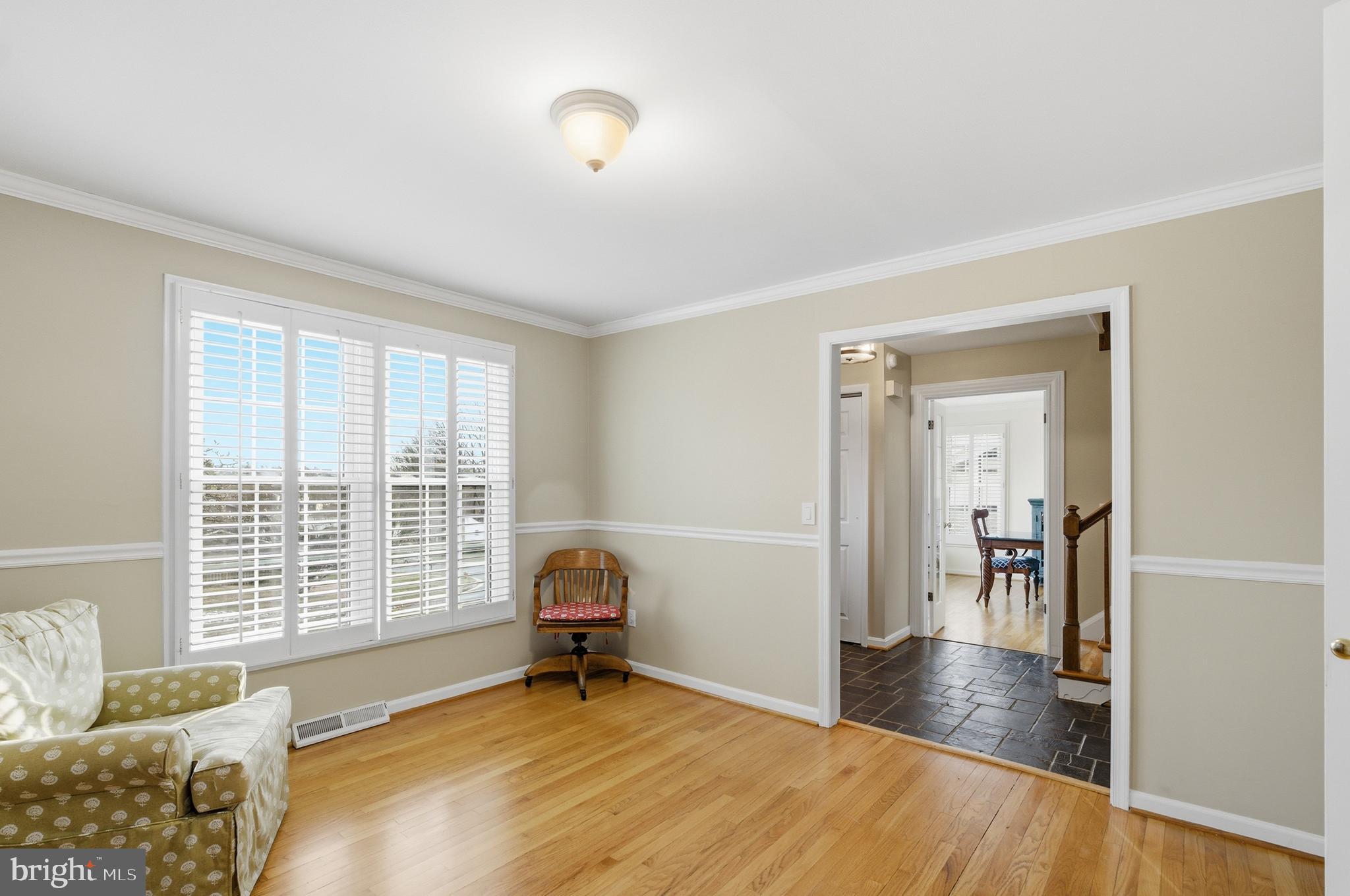 824 Staffordshire Road Cockeysville, MD 21030 - Photo 5 of 59 Living room