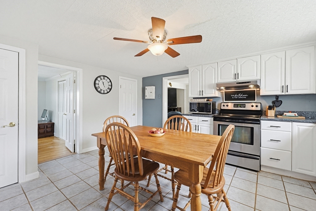 61 Ruth Avenue Dracut, MA 01826 - Photo 4 of 41