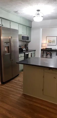 $2,400 | 224 Timberlane Road, Tallahassee, FL 32312