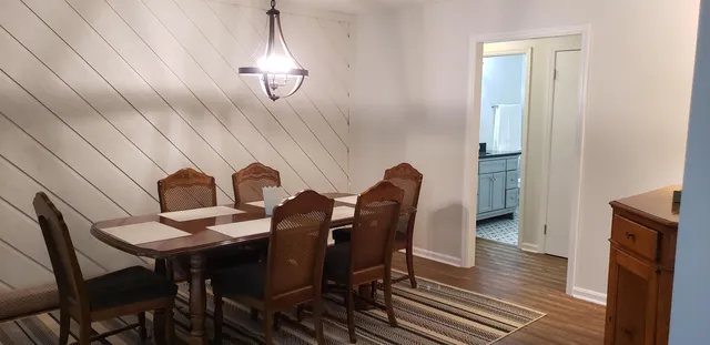 $2,400 | 224 Timberlane Road, Tallahassee, FL 32312