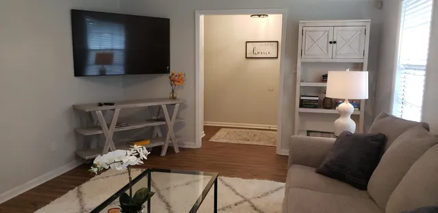 $2,400 | 224 Timberlane Road, Tallahassee, FL 32312