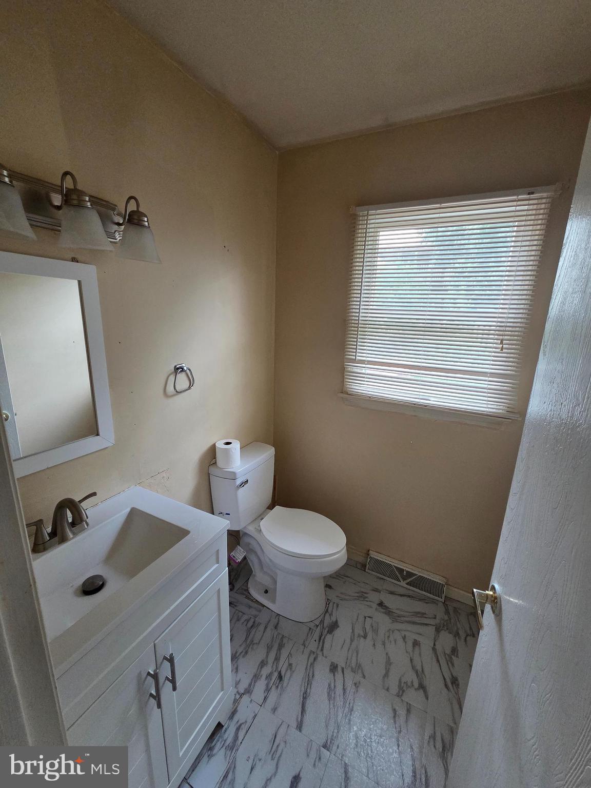 945 Timber Lane Sinking Spring, PA 19608 - Photo 7 of 13 Gallery Image 7