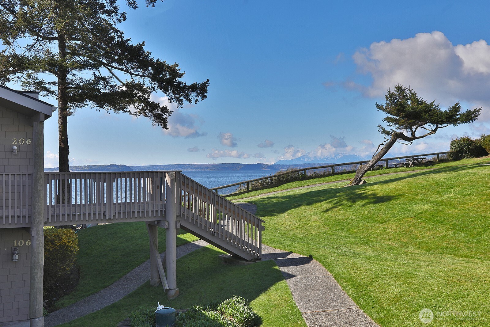 816 Old Beach Road, Unit 203 Freeland, WA 98249 - Photo 2 of 32
