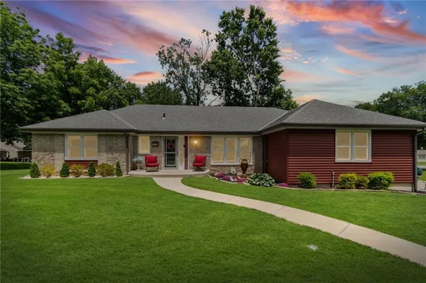 $425,000 | 12108 Oak Ridge Road, Independence, MO 64052