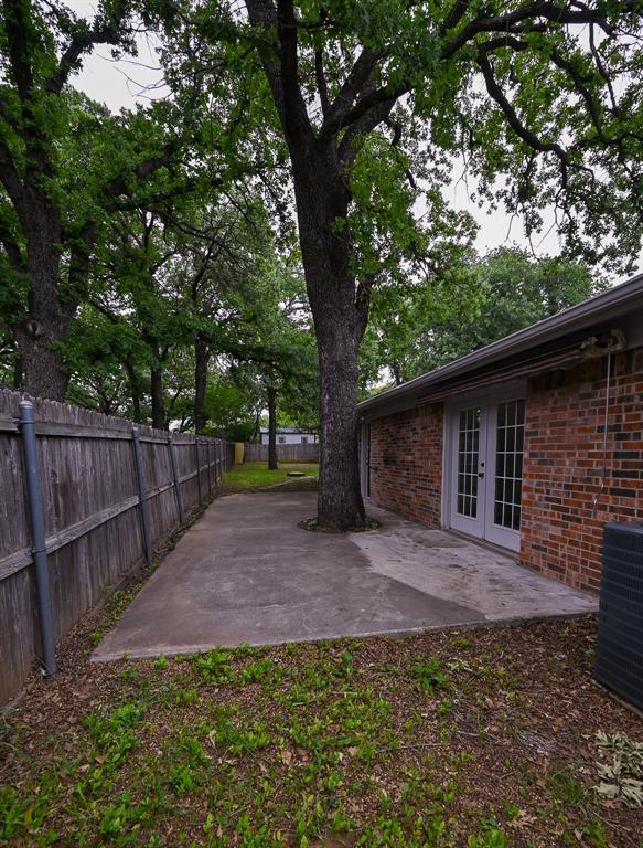 3201 South Garland Street Decatur, TX 76234 - Photo 12 of 20 a backyard of a house with lots of green space