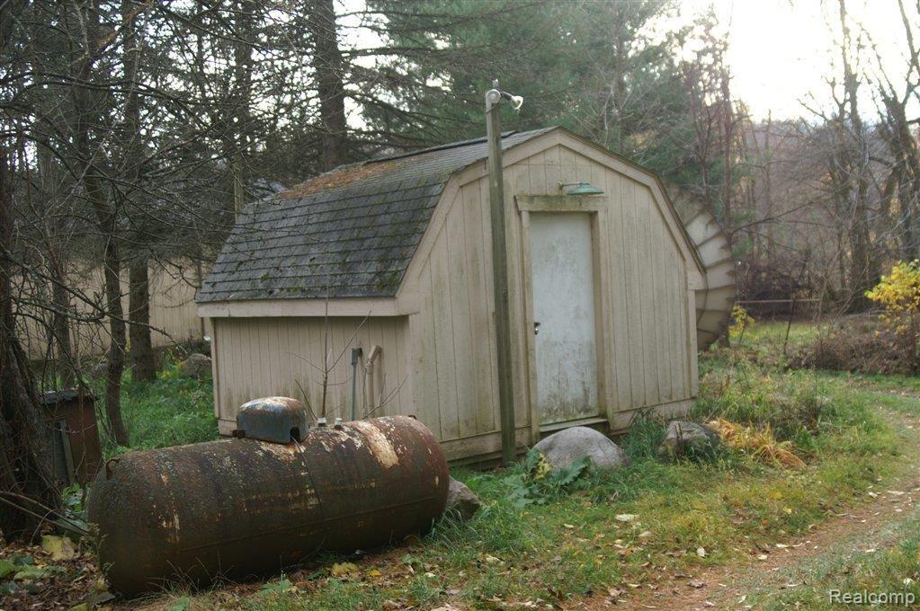 10440 Cedar Lake Road Pinckney, MI 48169 - Photo 3 of 8 Shed