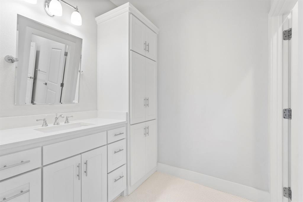 7841 Blackbird Lane Dallas, TX 75238 - Photo 31 of 40