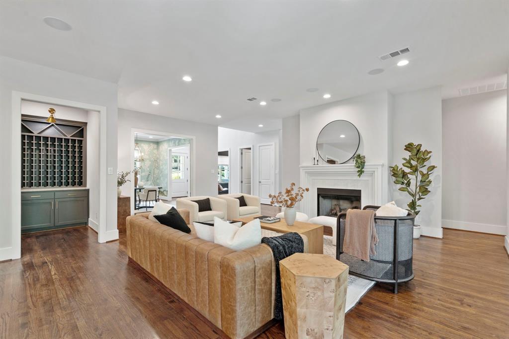 7841 Blackbird Lane Dallas, TX 75238 - Photo 6 of 40