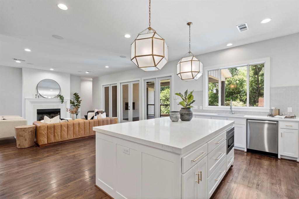 7841 Blackbird Lane Dallas, TX 75238 - Photo 8 of 40