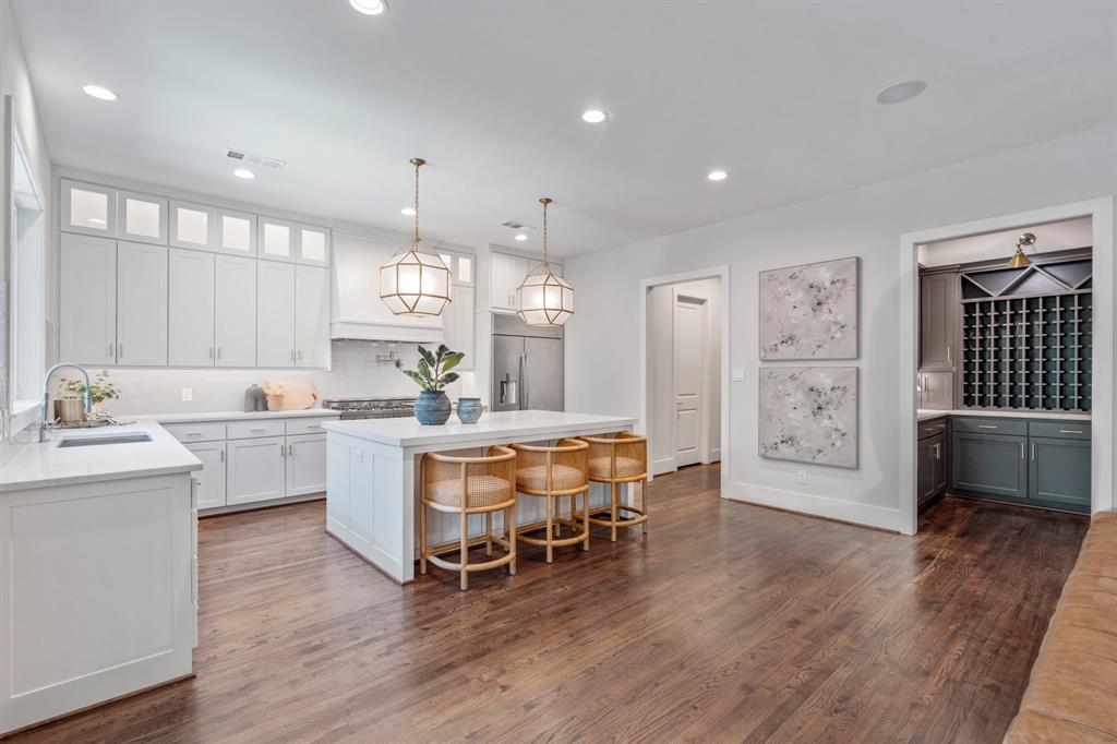 7841 Blackbird Lane Dallas, TX 75238 - Photo 9 of 40