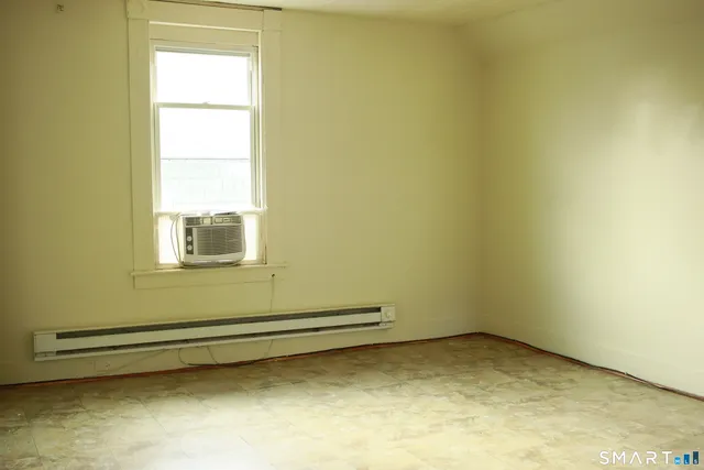 $1,500 | 175 Chestnut Avenue, Waterbury, CT 06710