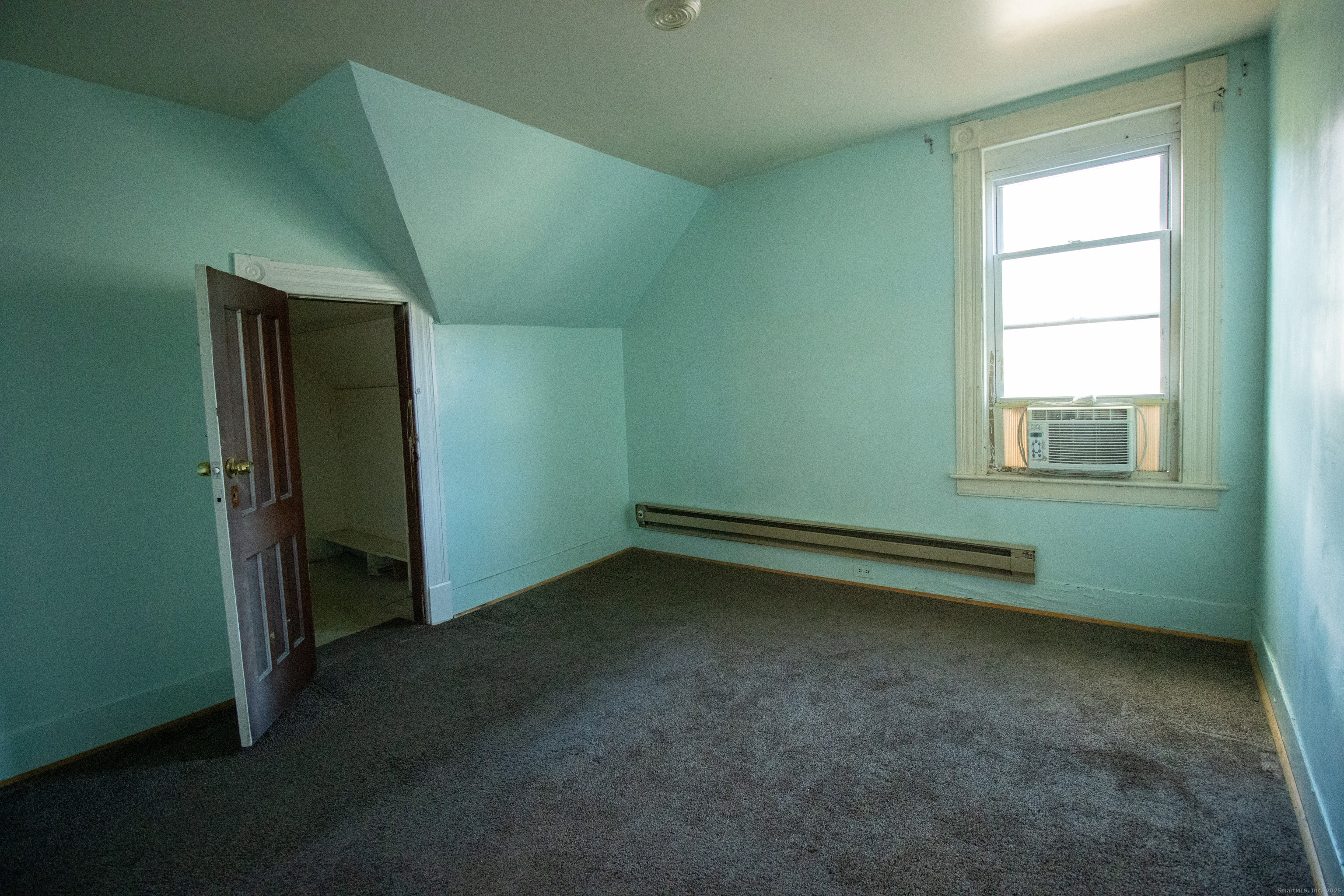 175 Chestnut Avenue Waterbury, CT 06710 - Photo 5 of 15 an empty room with a window