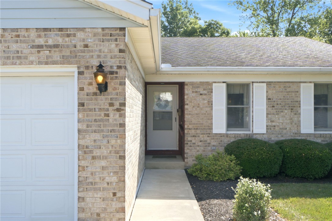 819 Spring Lake Circle Enon, OH 45323 - Photo 4 of 38