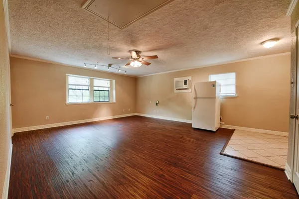 $925 | 2714 Morenci Street, Unit 1, Pearland, TX 77581
