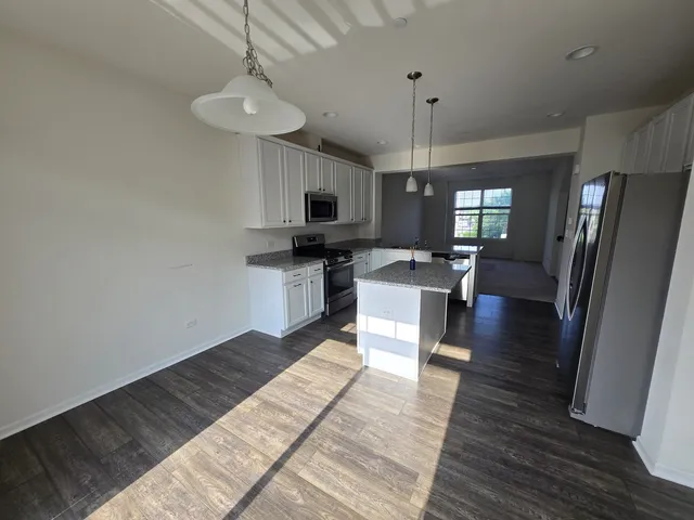 $3,000 | 522 Fairway Drive, Naperville, IL 60563