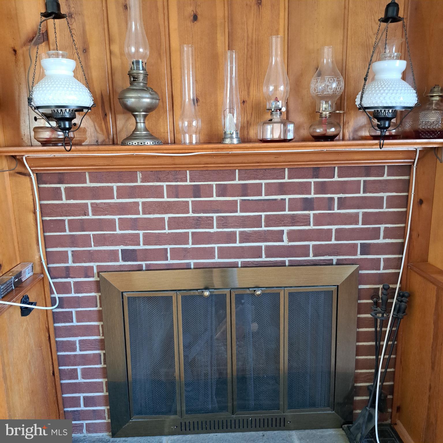 9301 Tuckerman Street Lanham, MD 20706 - Photo 14 of 48 a fireplace with a vase and a table on it