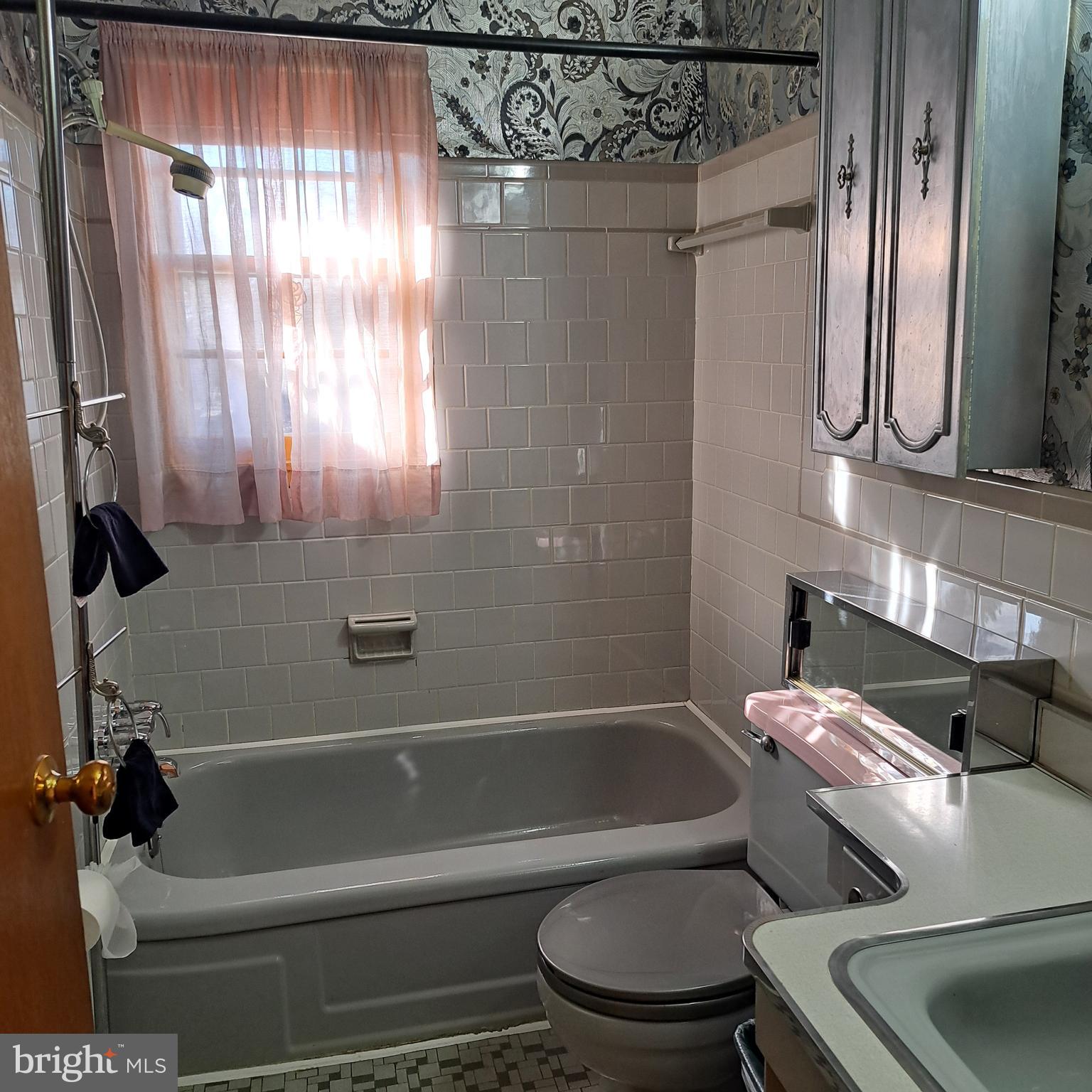 9301 Tuckerman Street Lanham, MD 20706 - Photo 18 of 48 a bathroom with a toilet a sink and bathtub